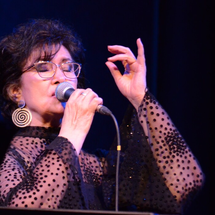 vicky-ok_700x700_crop_478b24840a